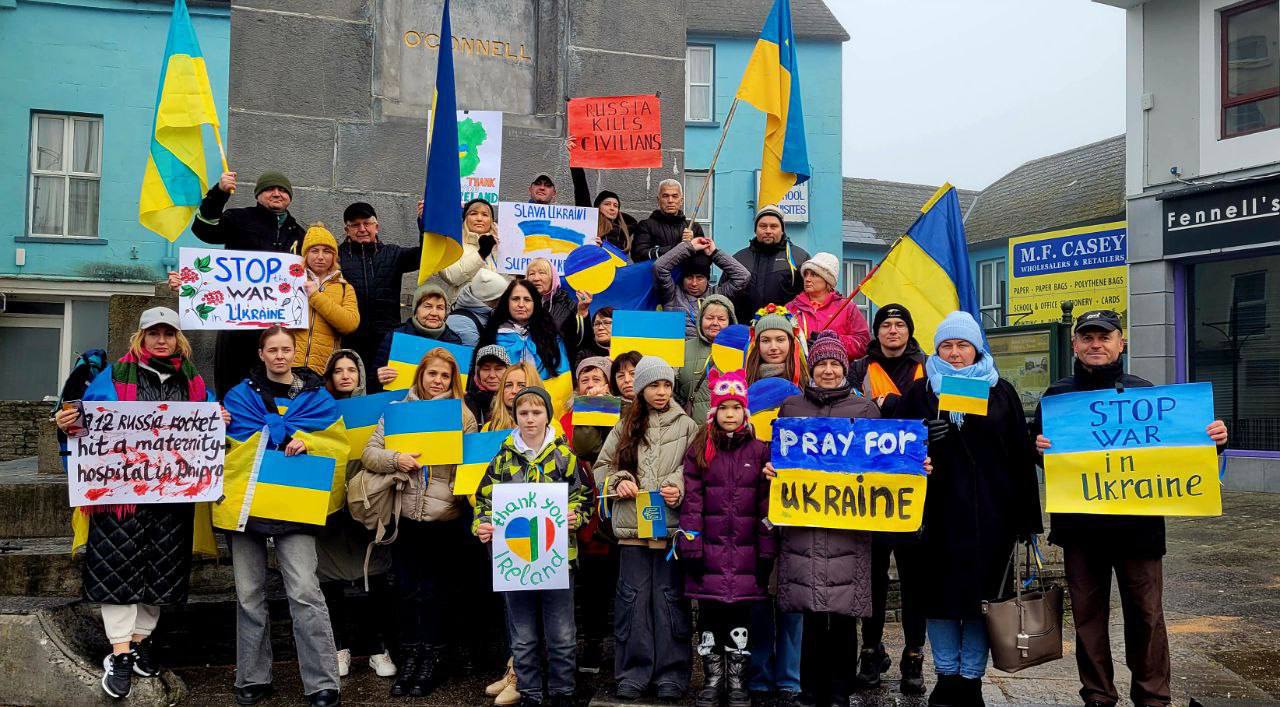 У неділю 7 січня відбувся перший мирний мітинг української громади в місті Ennis (county Clare)